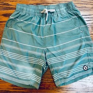 Vuori Kore Shorts 7” Green Stripe